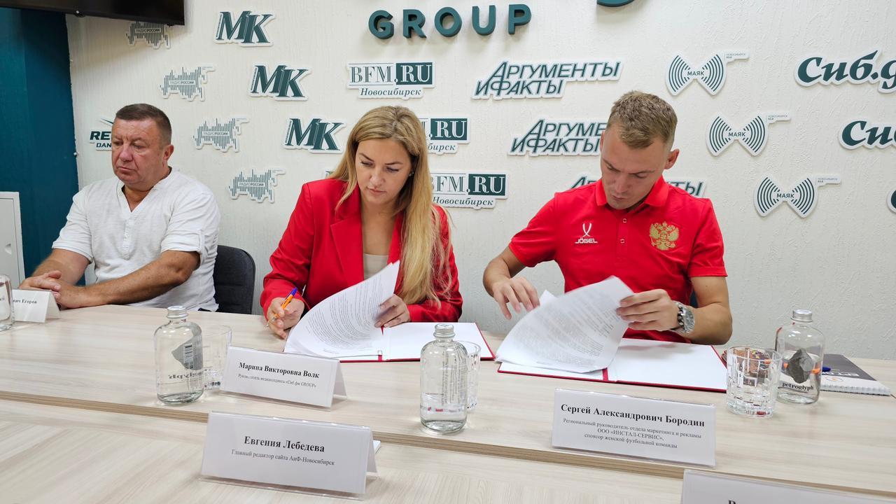 Фото Две новосибирских футболистки серьезно травмировались на матче с Кузбассом 2 - Сиб.ФМ Фото Две новосибирских футболистки серьезно травмировались на матче с Кузбассом 2